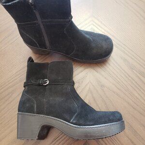 𝅺Lands End Boots Black Suede Ankle Side Zip Size 6.5